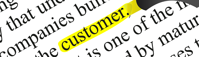 Het woord customer gearceerd in het geel dat de groeiende aandacht voor klantbeleving aanstipt